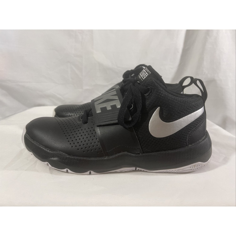 Nike Team Hustle D8 881941-001 Black Basketball Shoes Sneakers Size 5.5Y Women 7